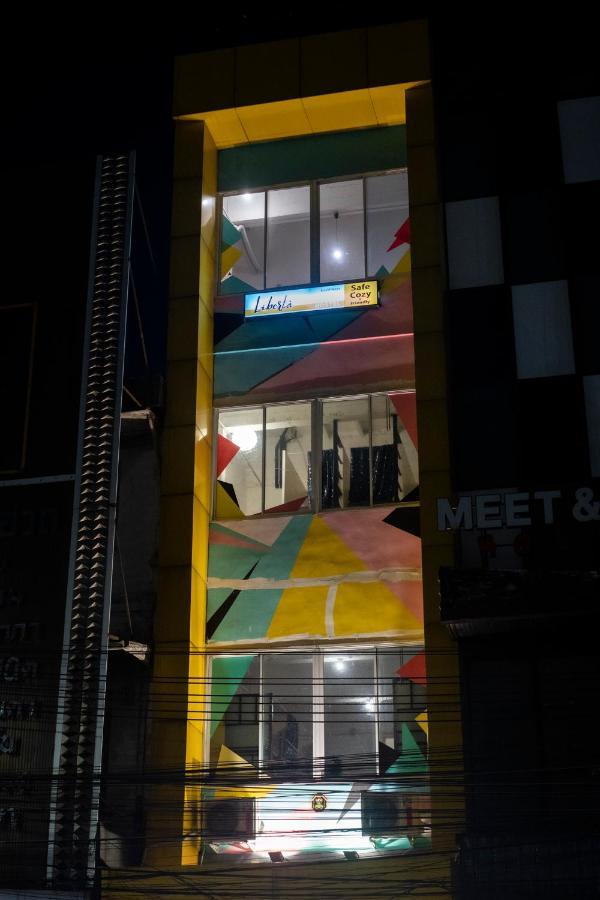 Liberta Hostel Бангкок Екстер'єр фото