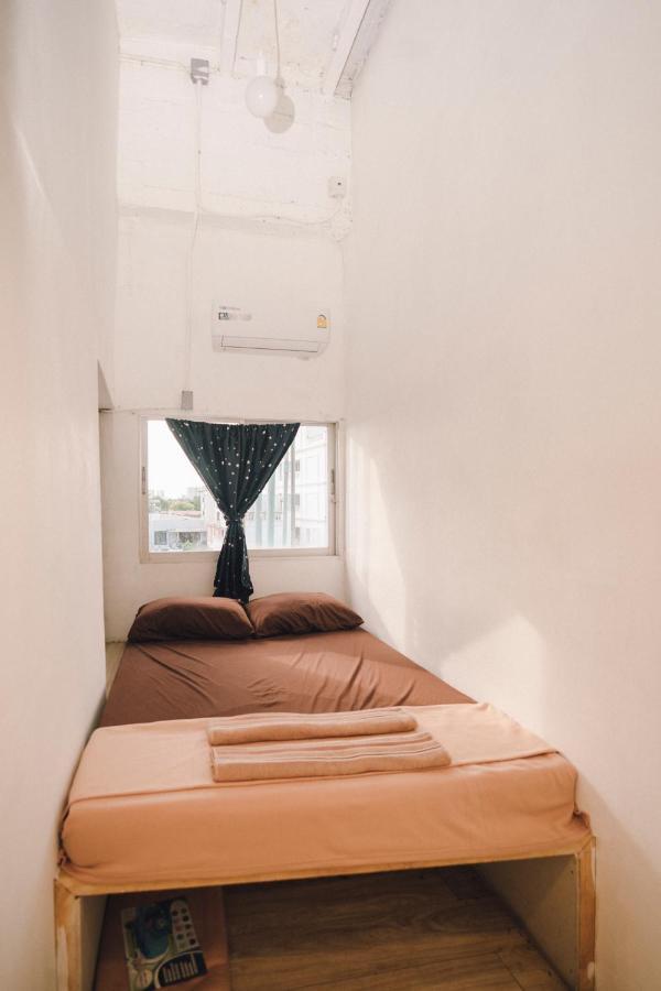 Liberta Hostel Бангкок Екстер'єр фото