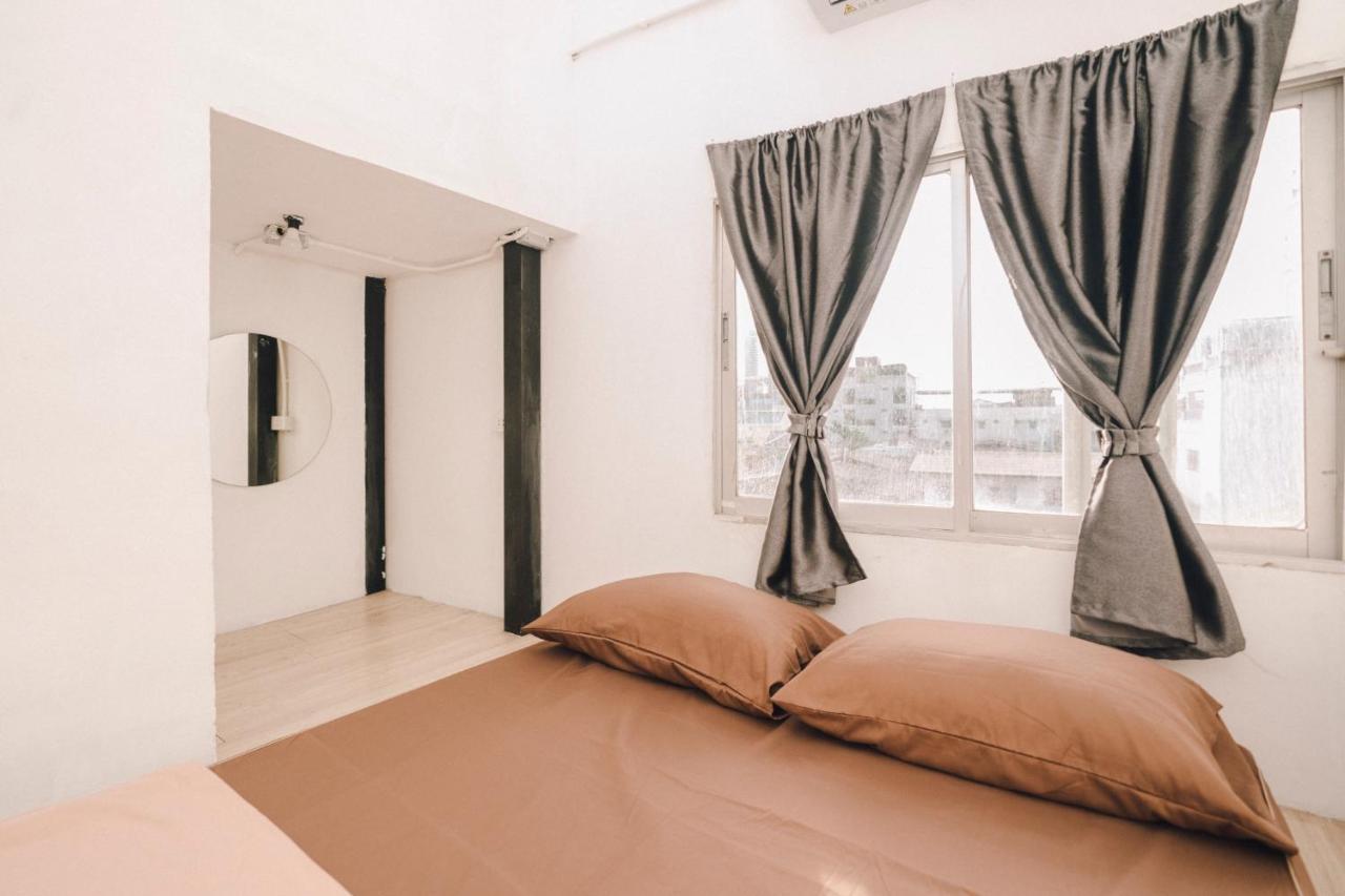 Liberta Hostel Бангкок Екстер'єр фото