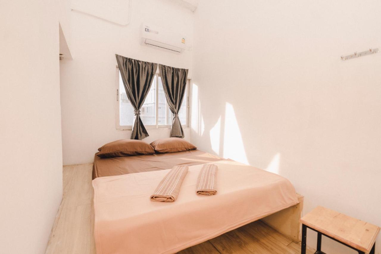 Liberta Hostel Бангкок Екстер'єр фото