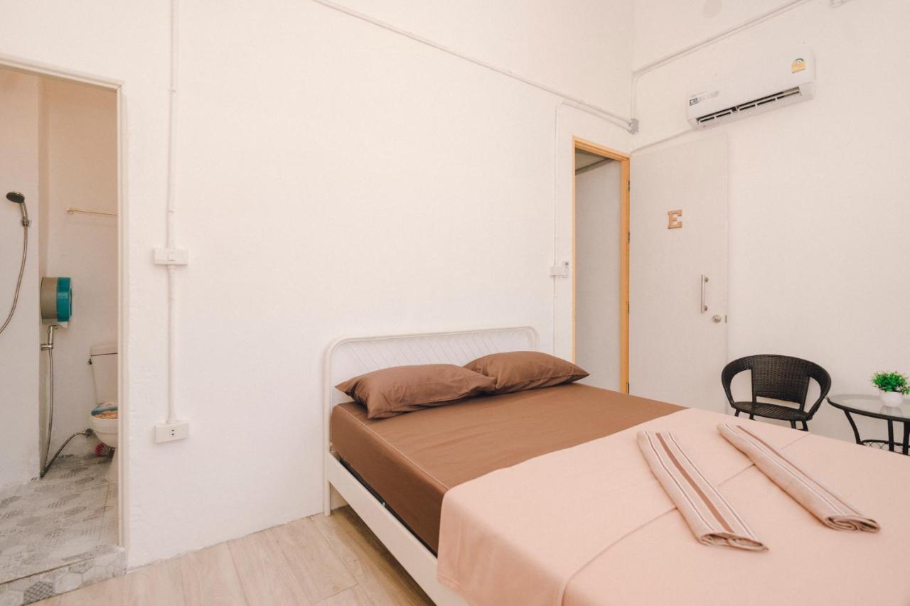 Liberta Hostel Бангкок Екстер'єр фото