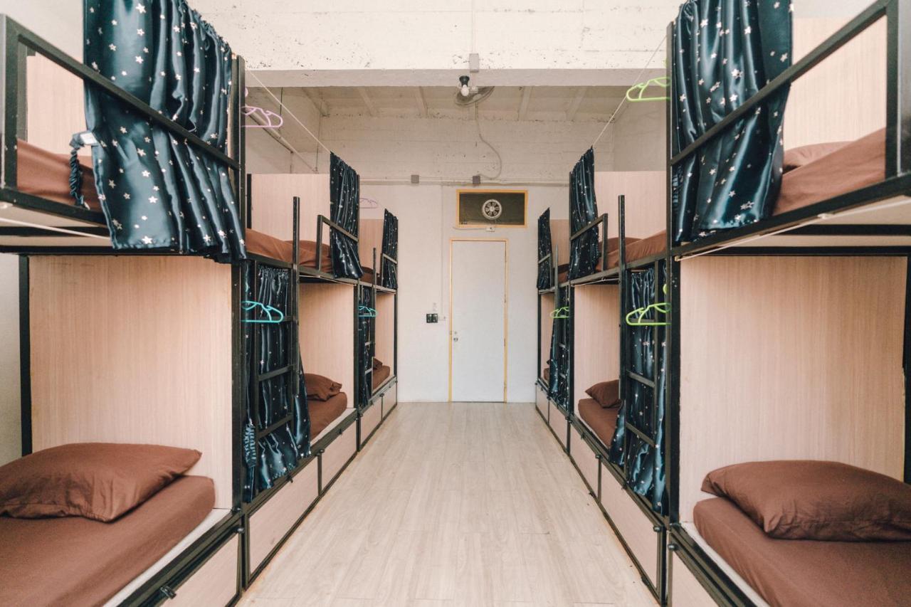 Liberta Hostel Бангкок Екстер'єр фото