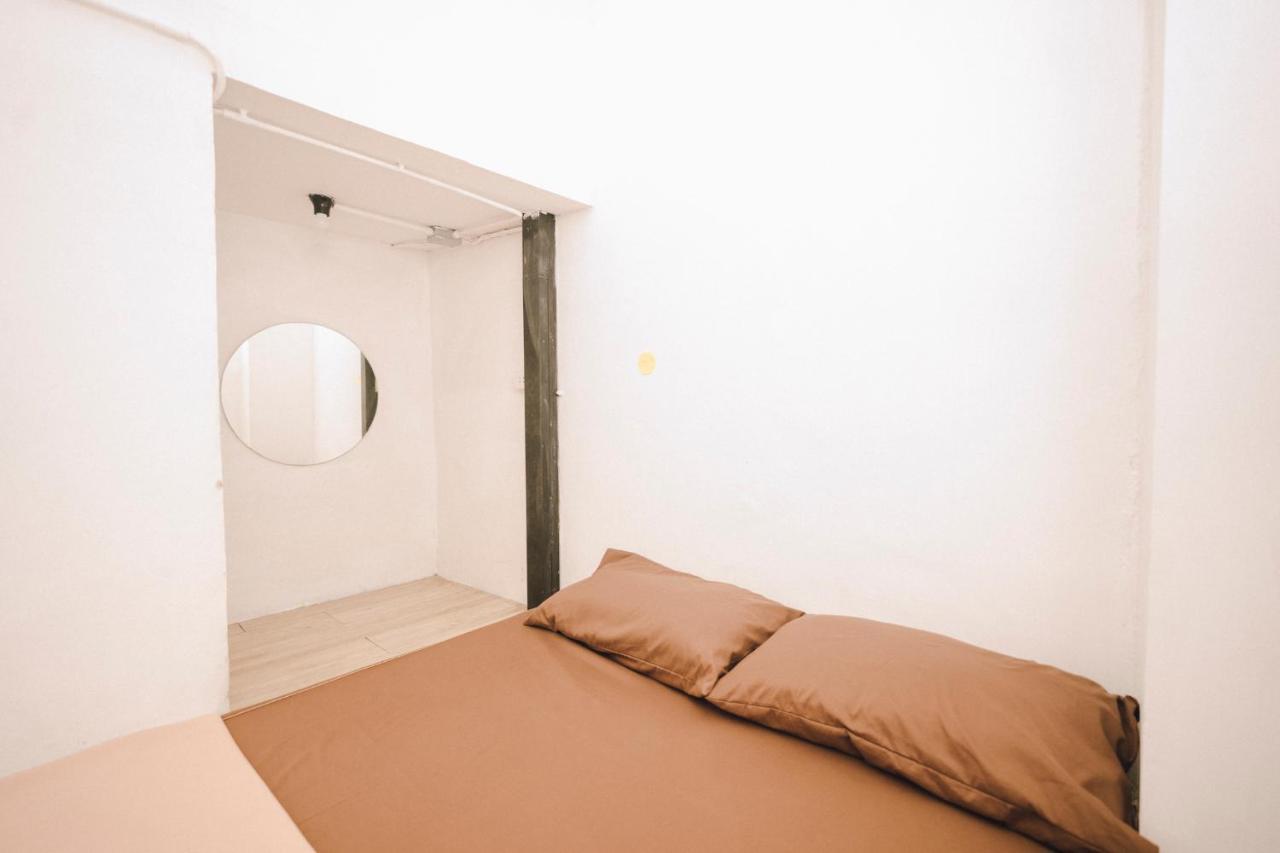 Liberta Hostel Бангкок Екстер'єр фото