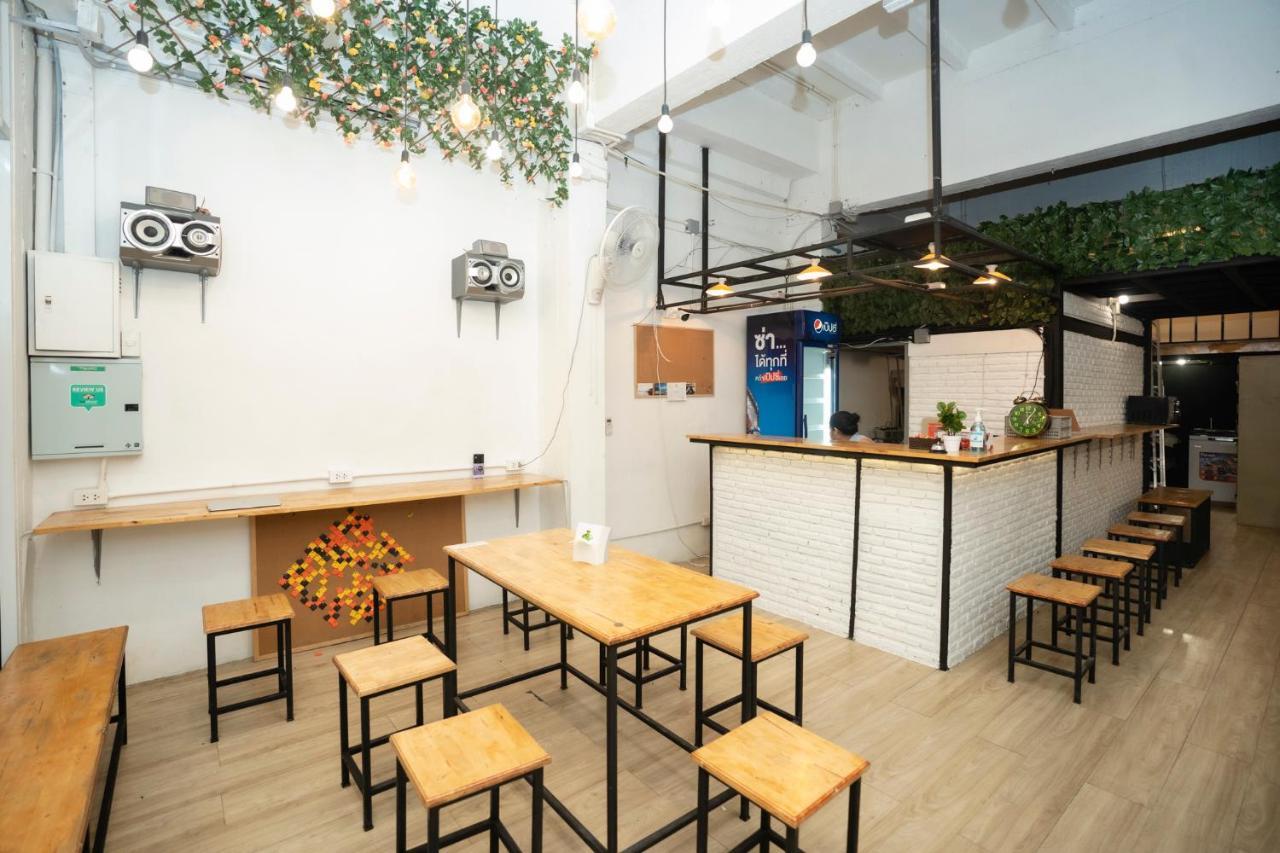Liberta Hostel Бангкок Екстер'єр фото