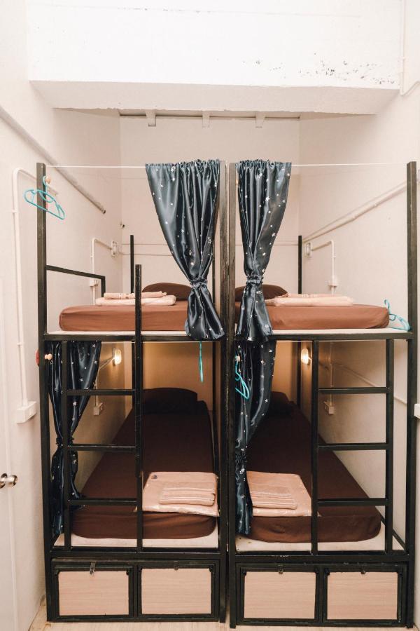 Liberta Hostel Бангкок Екстер'єр фото