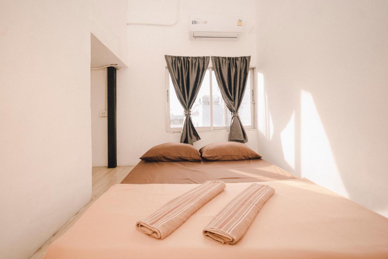 Liberta Hostel Бангкок Екстер'єр фото