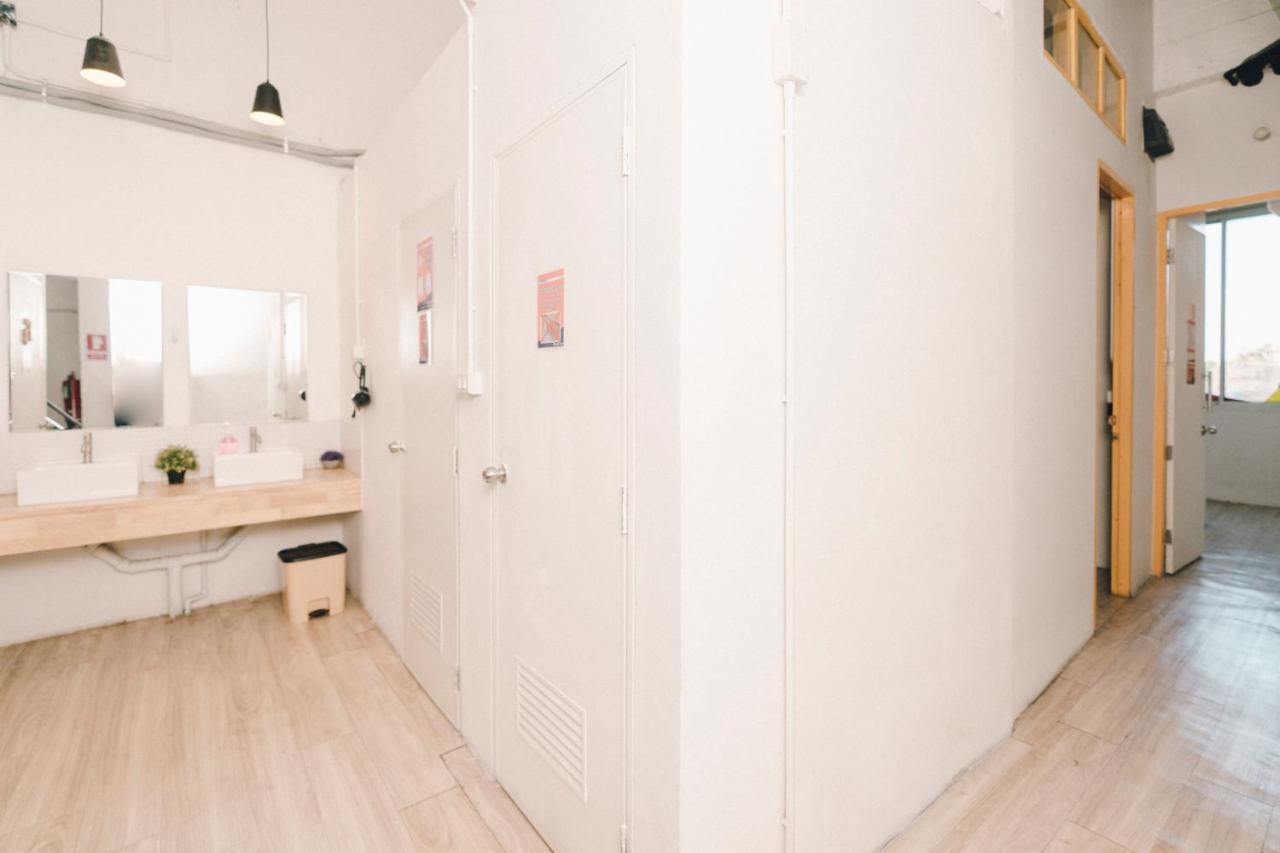 Liberta Hostel Бангкок Екстер'єр фото